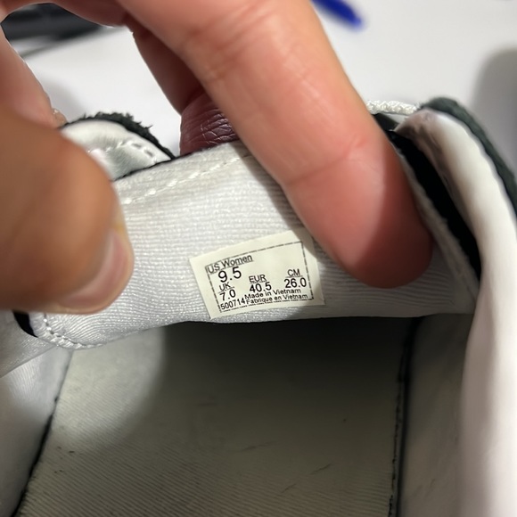 Vans - Picture 3 of 6